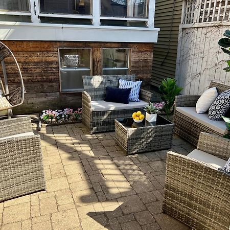 3 Bedroom Spacious Home In Ideal Location W Free Parking Back Yard Pets Welcome Chicago Bagian luar foto