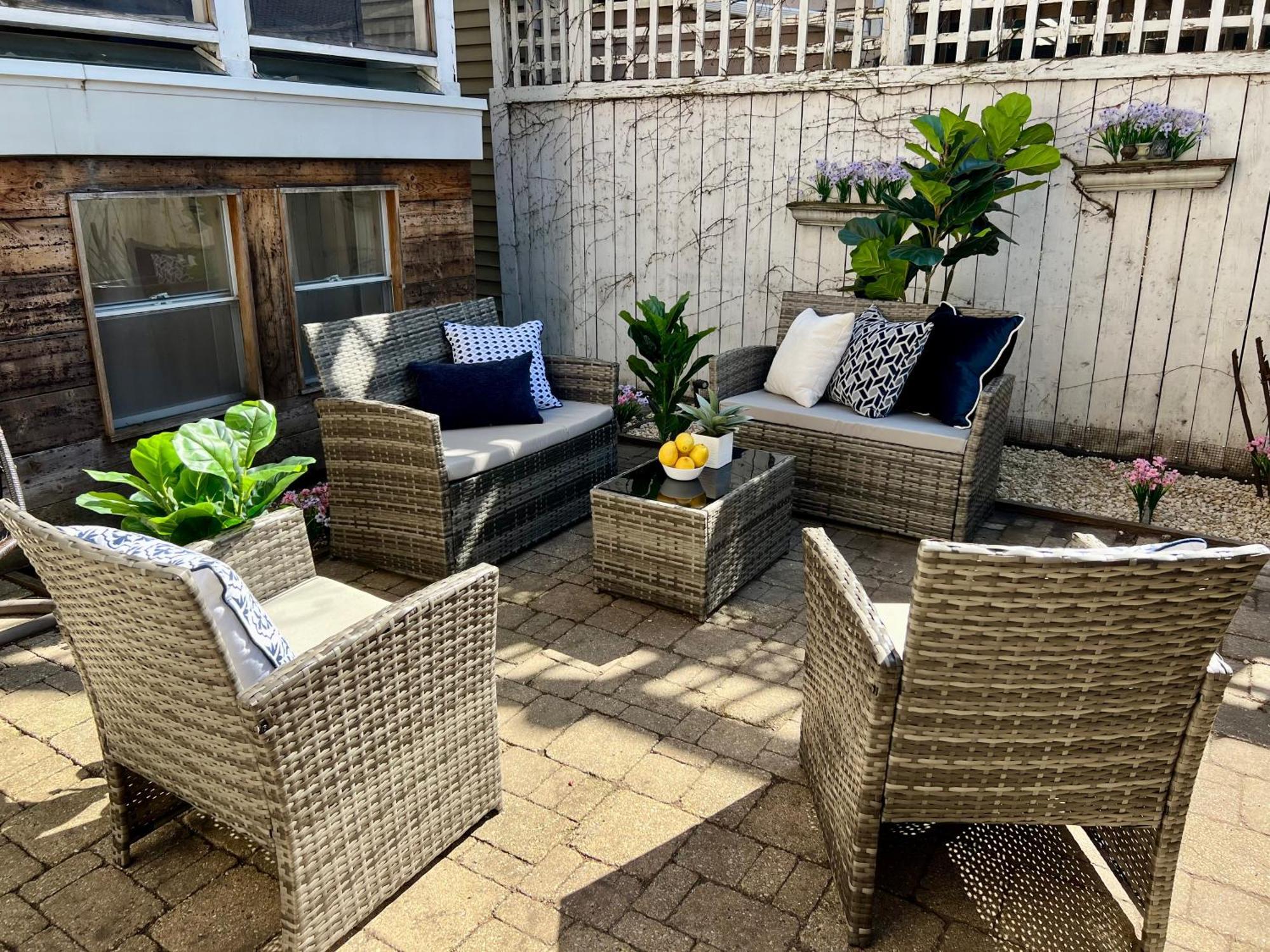 3 Bedroom Spacious Home In Ideal Location W Free Parking Back Yard Pets Welcome Chicago Bagian luar foto