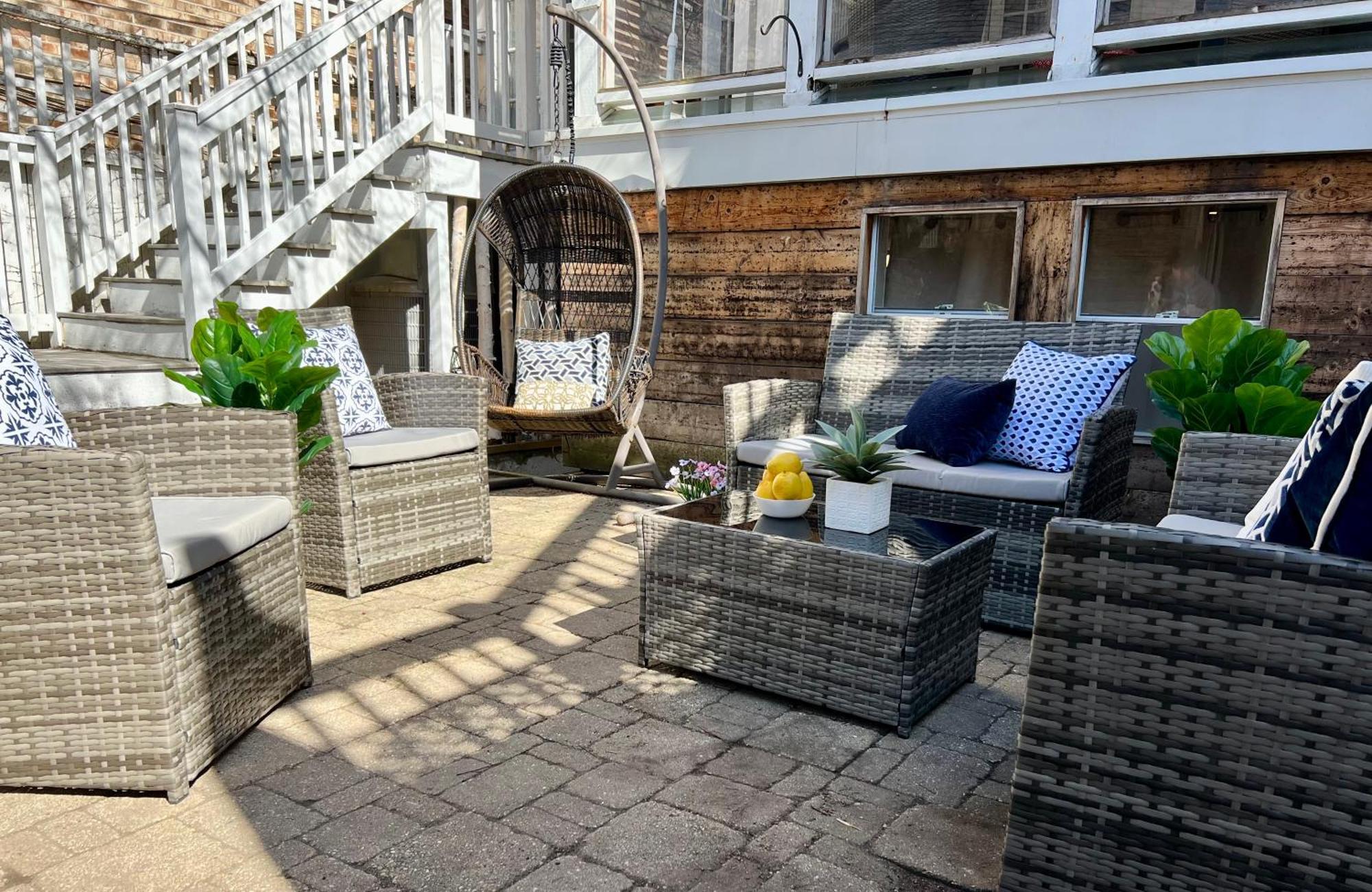 3 Bedroom Spacious Home In Ideal Location W Free Parking Back Yard Pets Welcome Chicago Bagian luar foto
