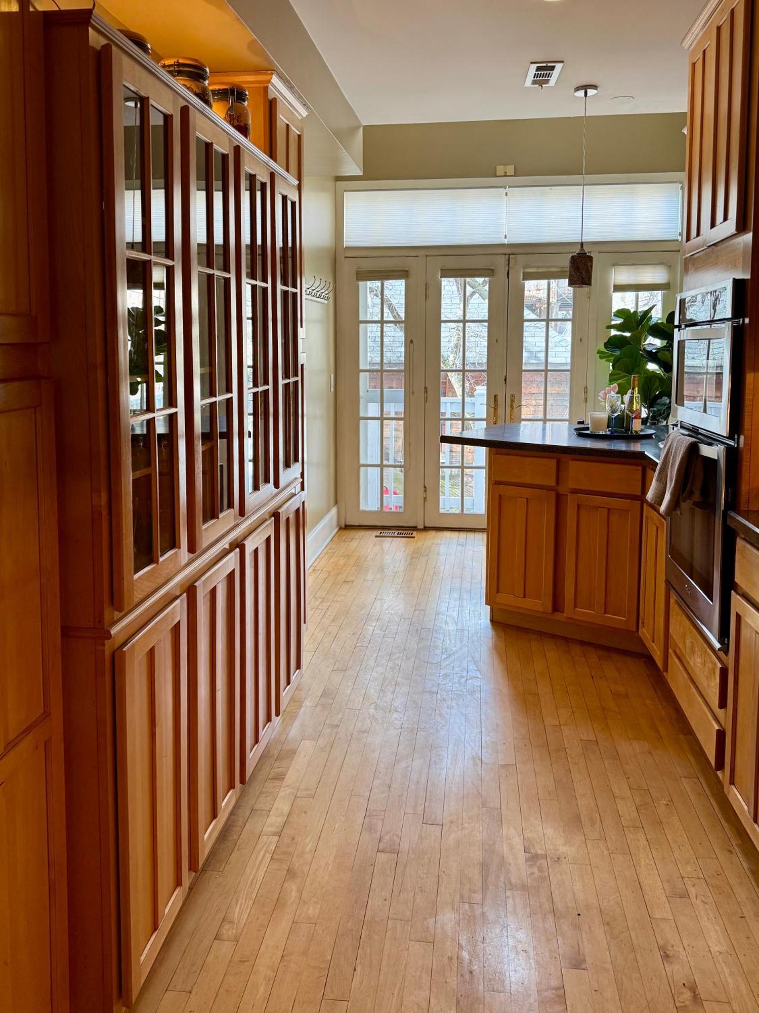 3 Bedroom Spacious Home In Ideal Location W Free Parking Back Yard Pets Welcome Chicago Bagian luar foto