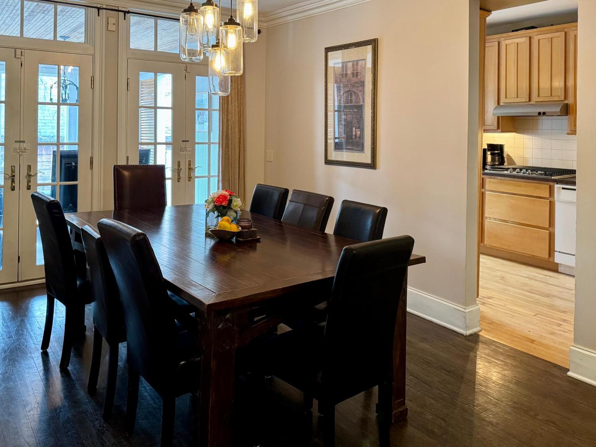 3 Bedroom Spacious Home In Ideal Location W Free Parking Back Yard Pets Welcome Chicago Bagian luar foto