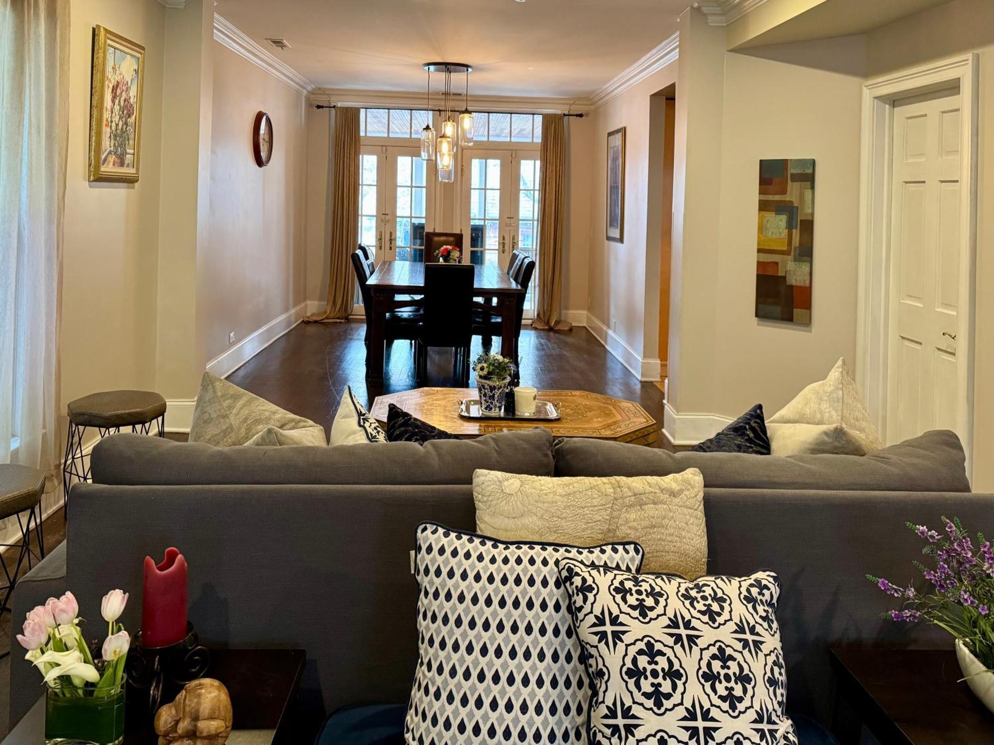 3 Bedroom Spacious Home In Ideal Location W Free Parking Back Yard Pets Welcome Chicago Bagian luar foto