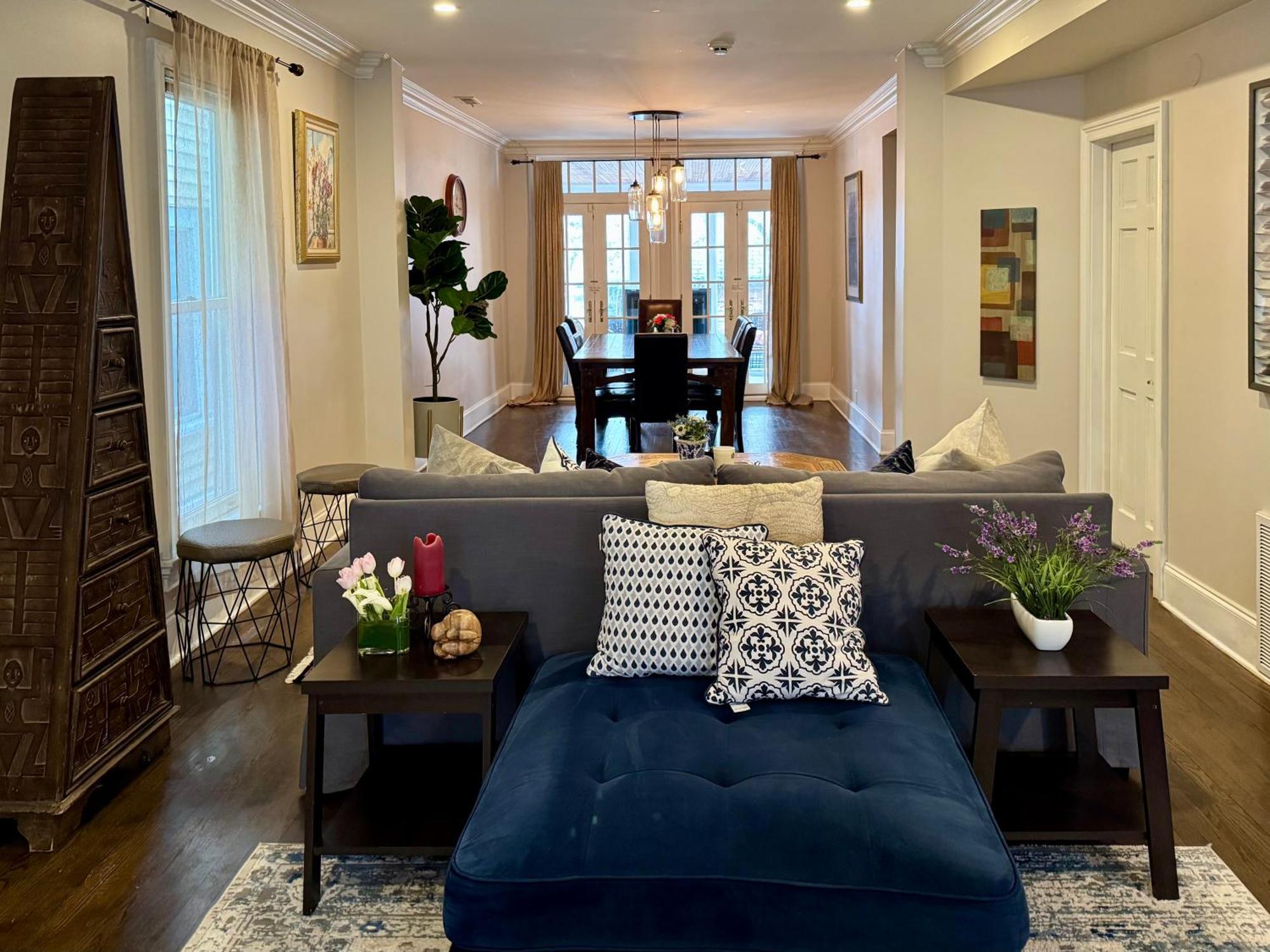 3 Bedroom Spacious Home In Ideal Location W Free Parking Back Yard Pets Welcome Chicago Bagian luar foto