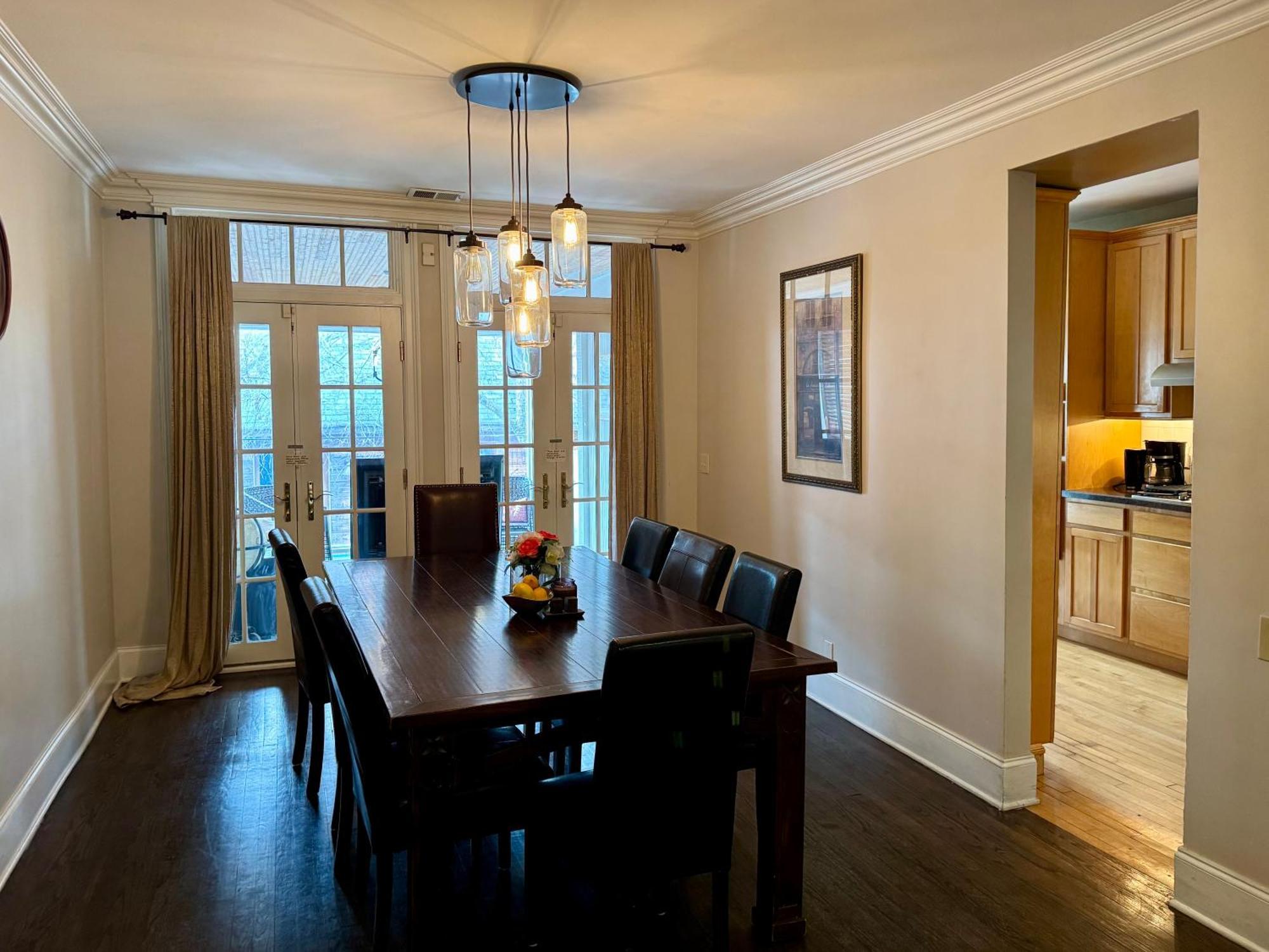3 Bedroom Spacious Home In Ideal Location W Free Parking Back Yard Pets Welcome Chicago Bagian luar foto