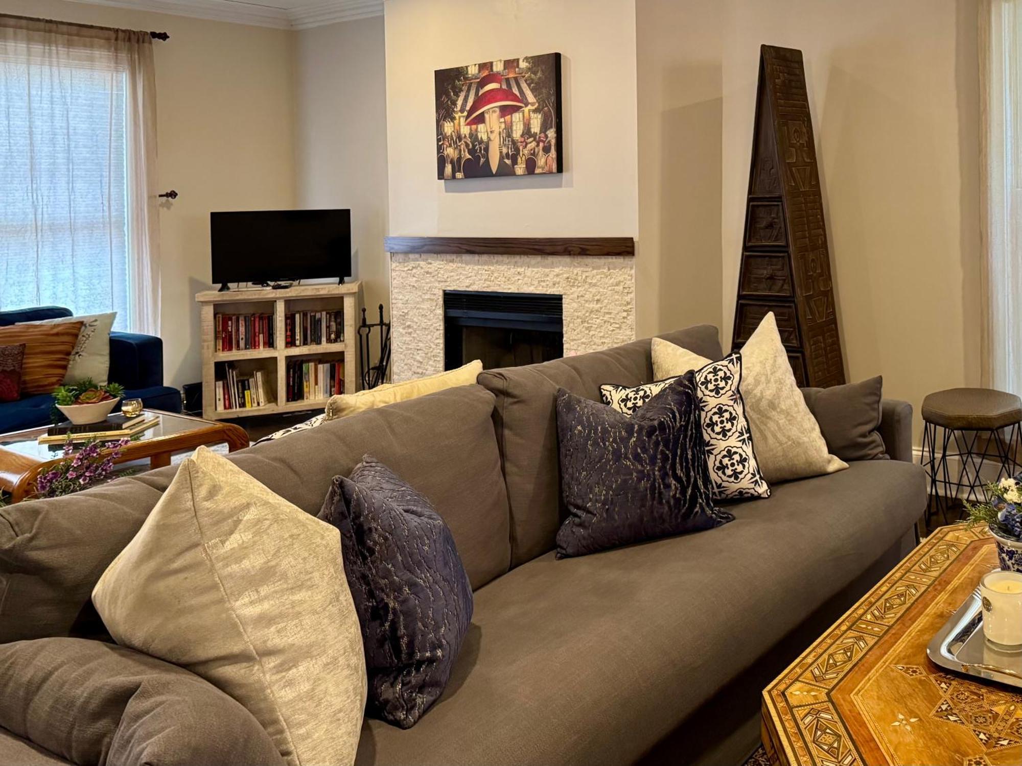 3 Bedroom Spacious Home In Ideal Location W Free Parking Back Yard Pets Welcome Chicago Bagian luar foto