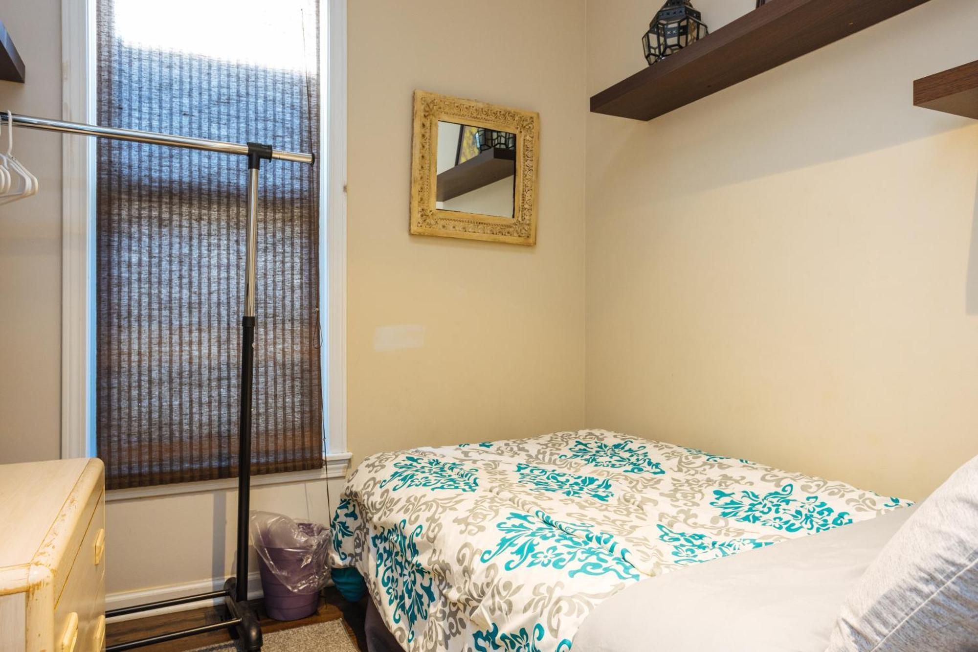 3 Bedroom Spacious Home In Ideal Location W Free Parking Back Yard Pets Welcome Chicago Bagian luar foto