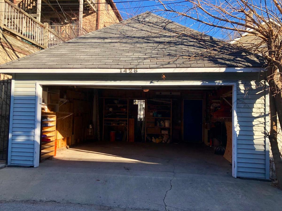 3 Bedroom Spacious Home In Ideal Location W Free Parking Back Yard Pets Welcome Chicago Bagian luar foto